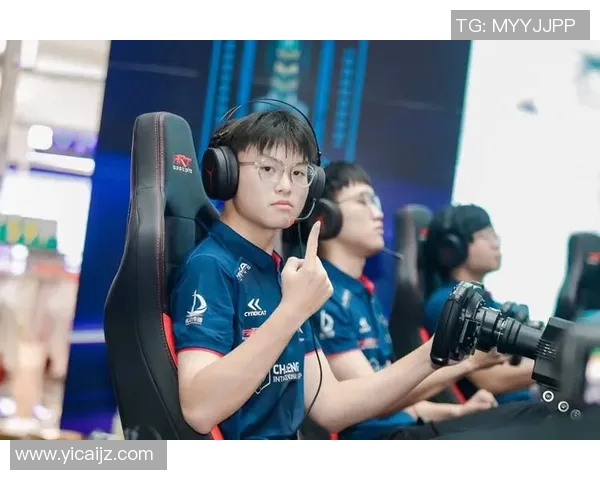 杨伟专访：从飞盘新手到顶尖选手的成长与挑战回顾